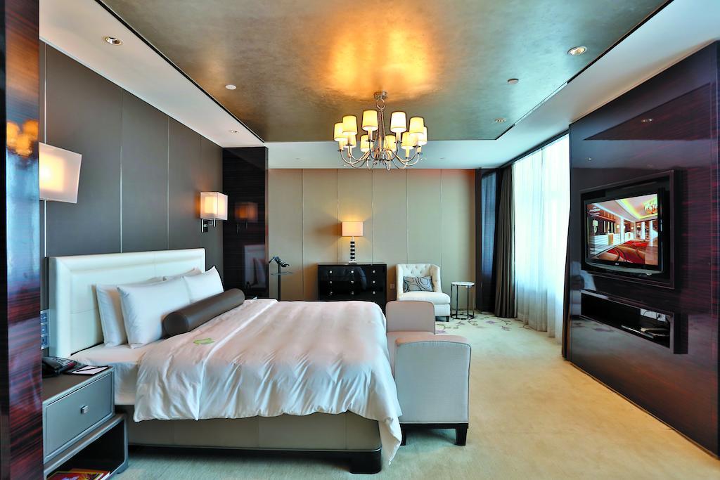 Howard Johnson Kaina Plaza Changzhou Гуанджоу Екстериор снимка