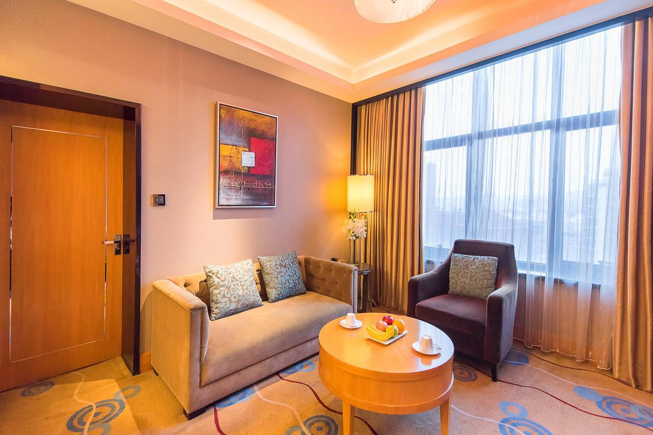Howard Johnson Kaina Plaza Changzhou Гуанджоу Екстериор снимка