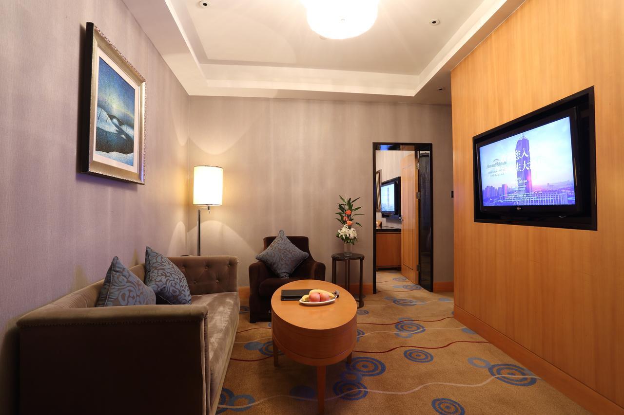 Howard Johnson Kaina Plaza Changzhou Гуанджоу Екстериор снимка